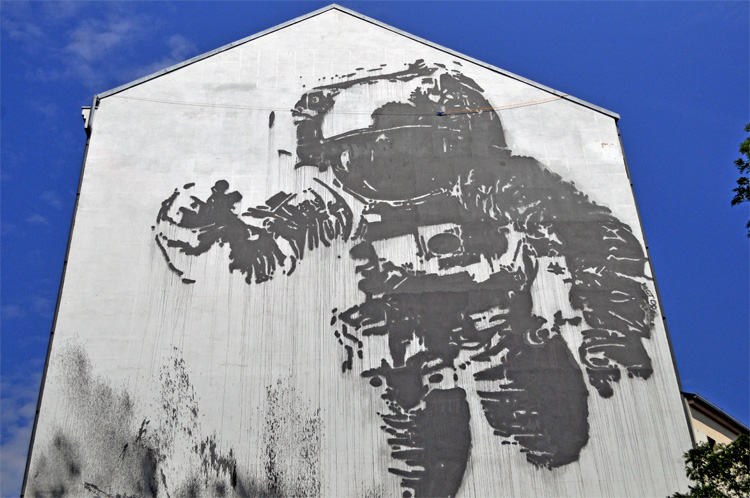 Victor Ash, l'astronaut célèbre mur peint à Berlin