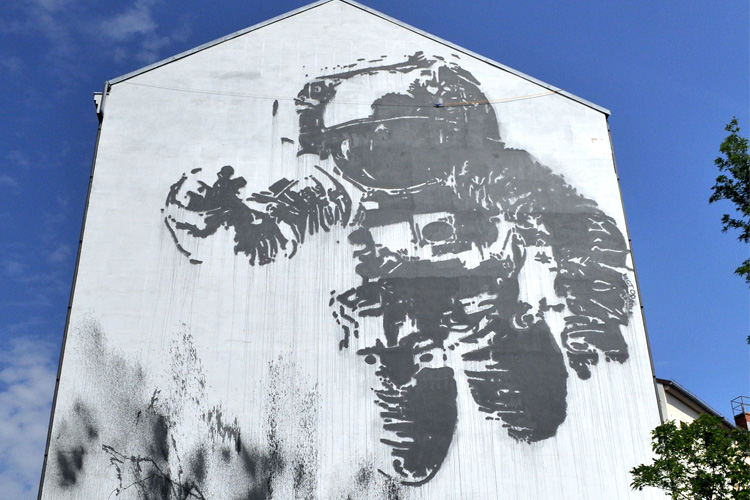 Victor Ash, l'astronaut célèbre mur peint à Berlin, people, new york, artist, streets, work, german, painted, close, people,  cold, view, germany